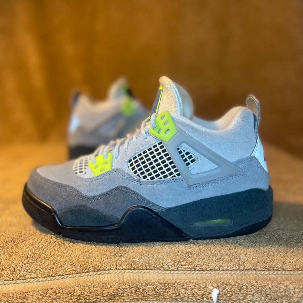 JORDAN 4 GS NEON